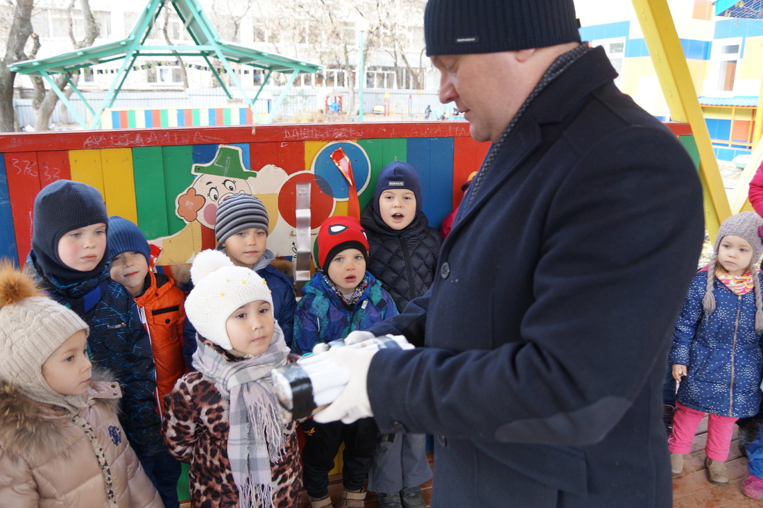 Работники службы корпоративной защиты ООО «Газпром трансгаз Екатеринбург» проводят информационно-познавательную акцию в детском саду