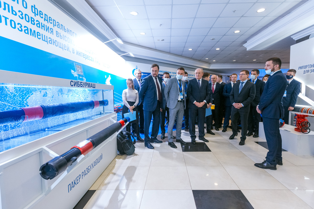 На встречу были приглашены руководители более 50 предприятий промышленного комплекса Урала и Сибири