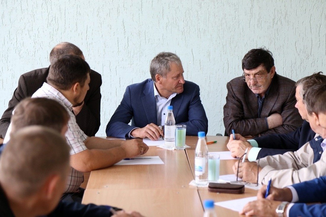 Во время совещания по вопросам строительства сельской школы в Далматовском районе Курганской области