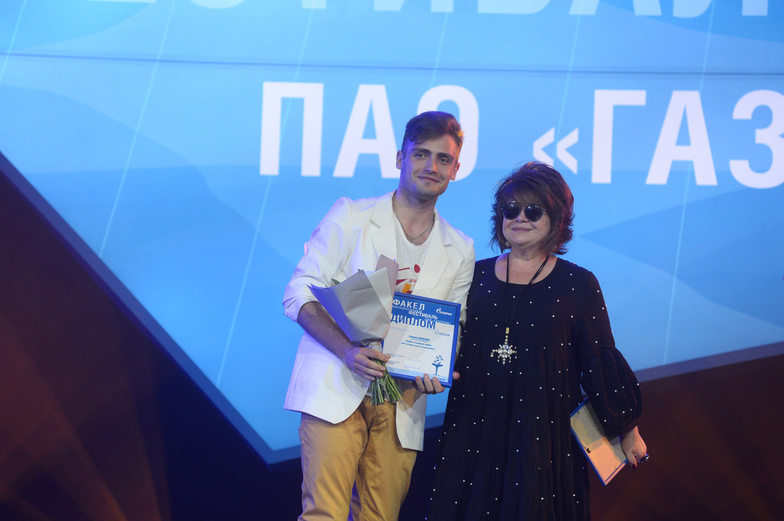 Роман Шлепяк («Эстрадный вокал, соло») получил диплом II степени корпоративного фестиваля «Факел»