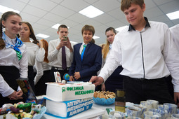 "Газпром-классный" торт — сладкое начало учебного года!