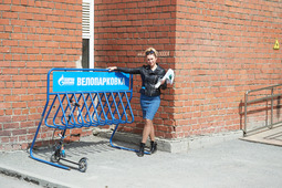 Велосипедная парковка возле офисного здания ООО "Газпром трансгаз Екатеринбург" на улице Мичурина, 31 в Екатеринбурге