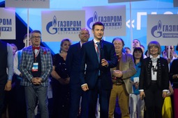 На церемонии открытия фестиваля артистов приветствовал заместитель начальника департамента ПАО «Газпром» Роман Сахартов