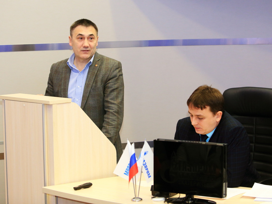 Начальник отдела охраны труда Радиф Гилимшин во время выступления на совещании