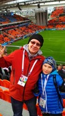 "И снова полный стадион, здесь начинается футбол..." Антон Распутин (ИТЦ) с сыном перед началом матча