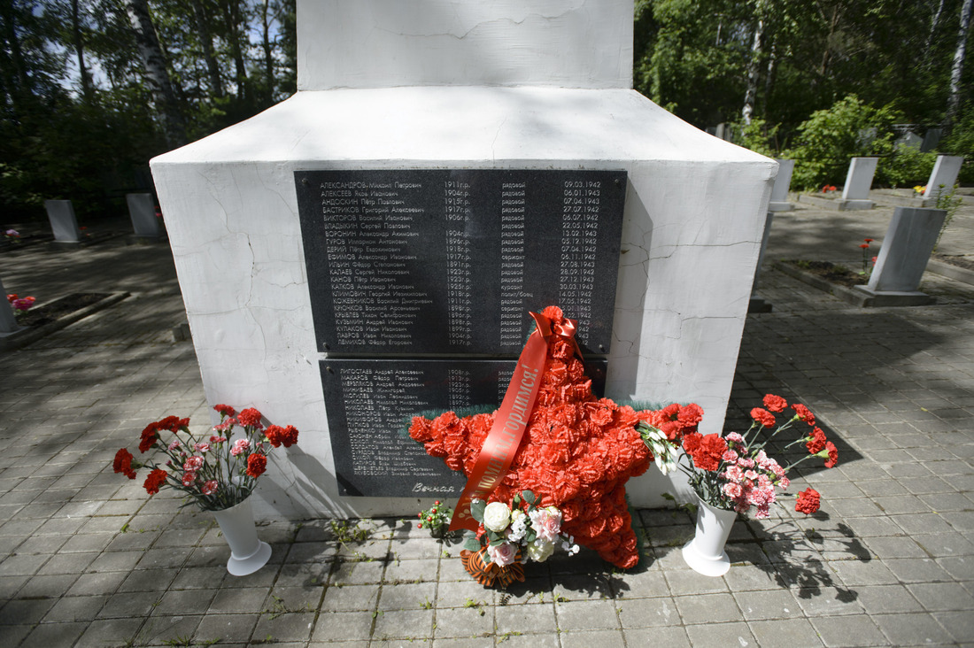 Работники УАВР №3 взяли шефство над памятником солдатам, умершим от ран в госпиталях г. Первоуральска