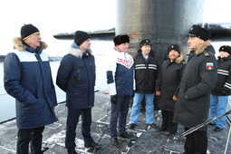 Руководитель уральского газотранспортного предприятия Алексей Крюков (второй слева) вошел в состав официальной делегации г. Екатеринбурга