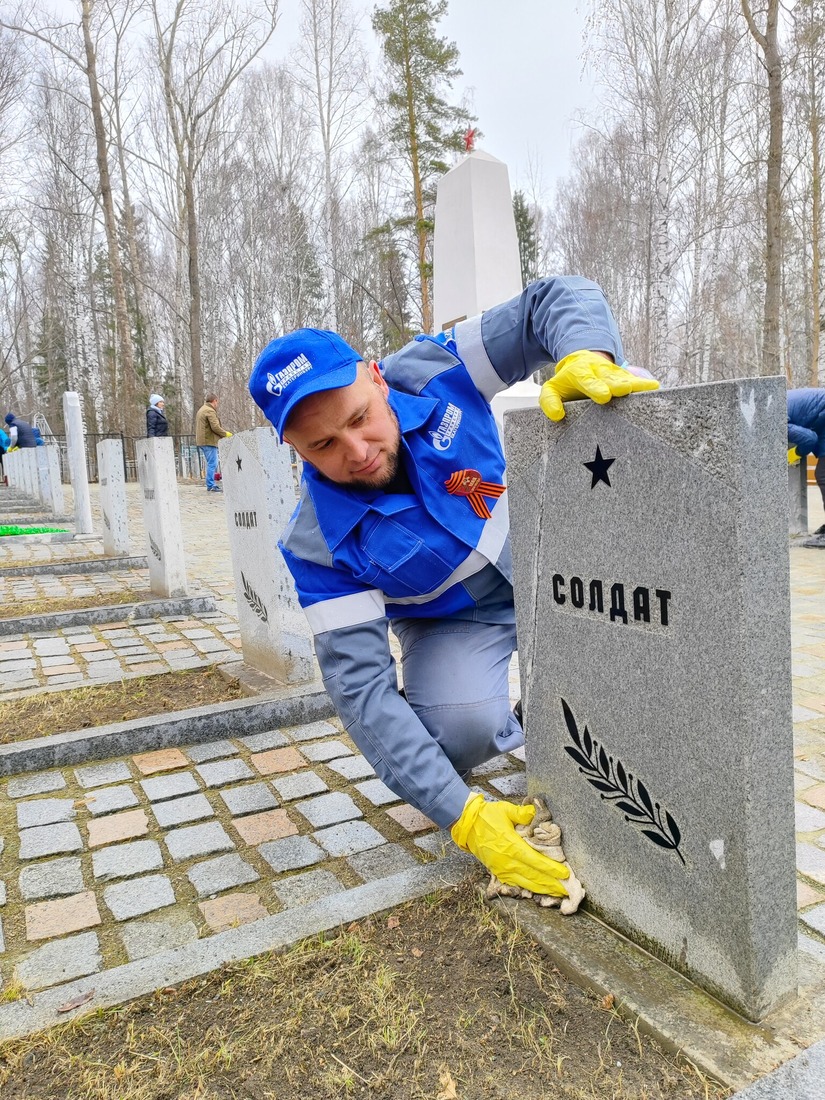 Работники УАВР №3 взяли шефство над Мемориалом в г. Первоуральске еще несколько лет назад