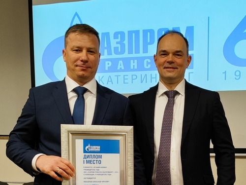 Начальник УАВР №4 Александр Михайлов (слева) победил в номинации «Лучший руководитель»