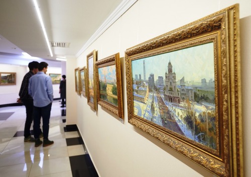 Выставка картин Александра Ремезова «В поисках света»
