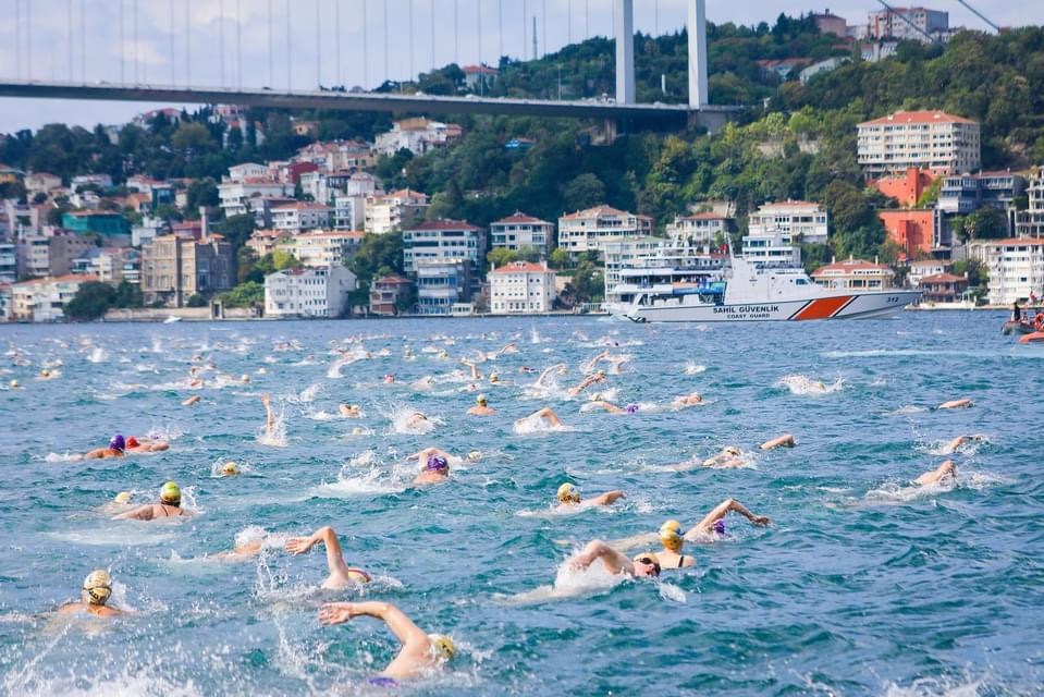 В 33-м заплыве через Босфор приняли участие 2465 пловцов из 55 стран мира