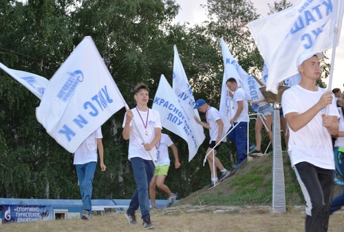 В этом году в палаточном городке вблизи поселка Красноярский собрались 12 команд из Свердловской, Курганской, Челябинской и Оренбургской областей