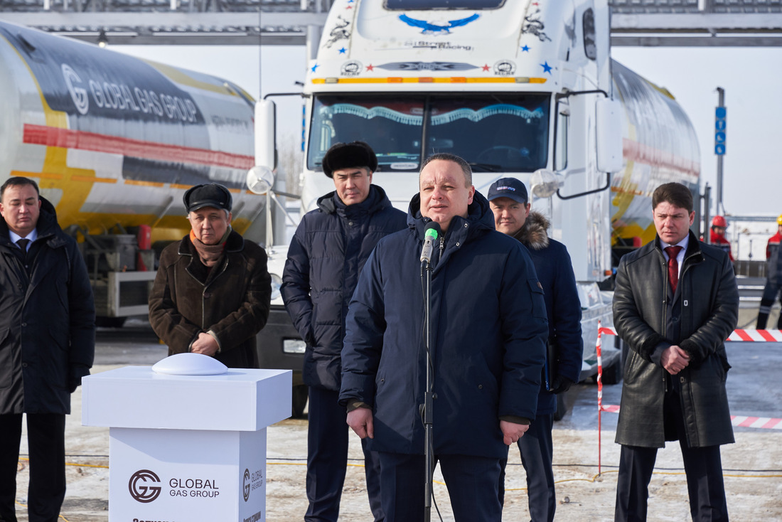Заместитель генерального директора по экономике и финансам Сергей Лиховских выступил на торжественном открытии первого комплекса по регазификации сжиженного природного газа в столице Казахстана как представитель ООО «Газпром трансгаз Екатеринбург»