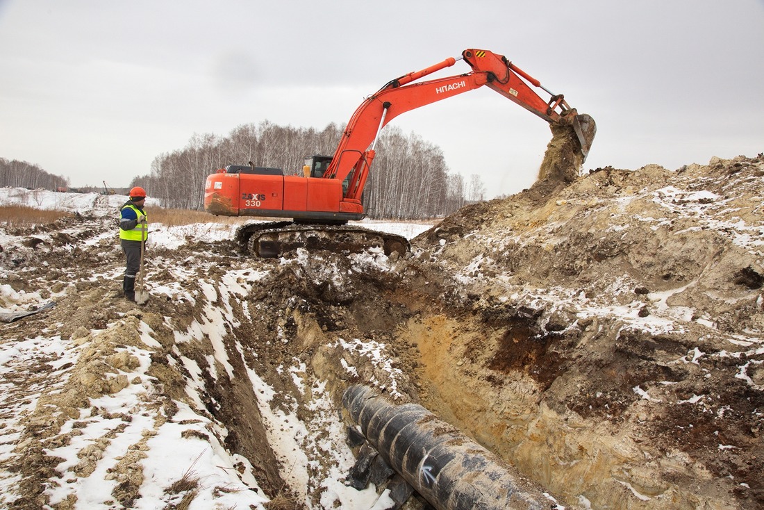 Работа тяжелой техники на газопроводе-отводе