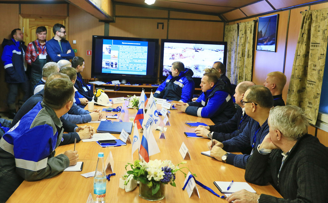 Члены постоянно действующей Комиссии ПАО «Газпром» и участники испытаний проходят вводный инструктаж
