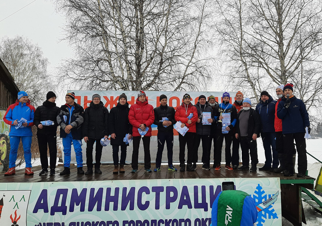 Любителей лыж в Невьянске не отпугнула даже аномально теплая для февраля погода — плюс два и дождь