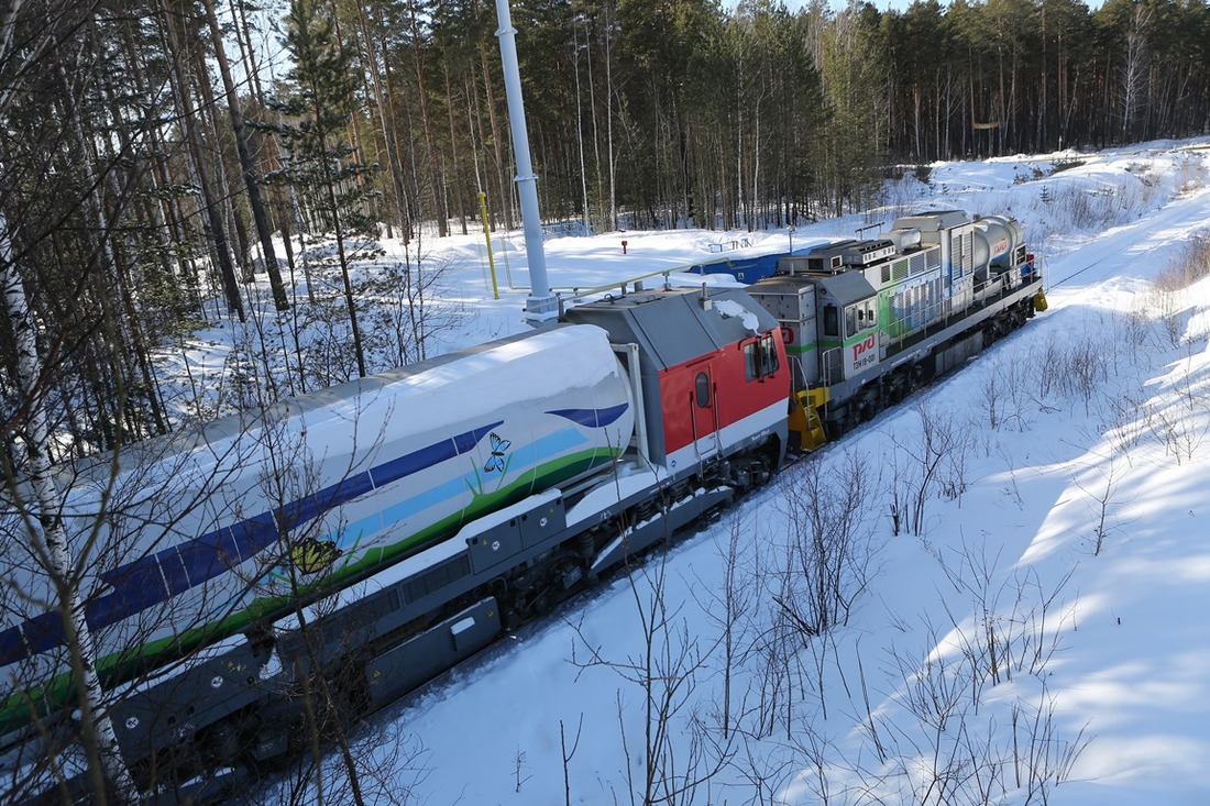 Заправка газотурбовоза сжиженным природным газом на ГРС-4 Екатеринбурга