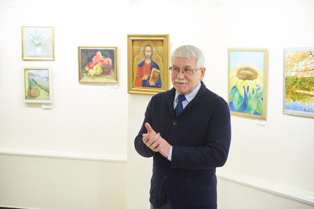Директор корпоративного музея Расим Назипов на открытии выставки "Второе дыхание"