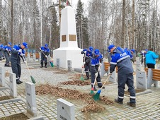 Работники УАВР №3 взяли шефство над Мемориалом в г. Первоуральске еще несколько лет назад