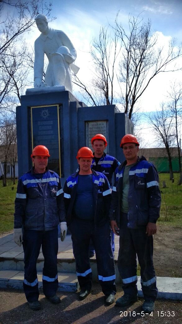 Работники Сорочинского участка УАВР-4 отреставрировали памятник павшим в боях за Родину, установленный в селе Бурдыгино Оренбургской области