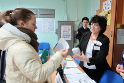 Елизавета Невинная, ученица 11-го «Газпром-класса» школы № 53 г. Екатеринбурга, на избирательном участке