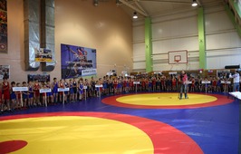 Торжественное построение команд во время церемонии открытия турнира