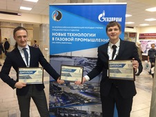 Владимир Баталов (слева) и Юрий Бондин отмечены дипломами III степени на всероссийской конференции «Новые технологии в газовой промышленности»