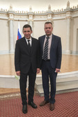 Сергей Иванов (справа) работает на уральском газотранспортном предприятии 27 лет