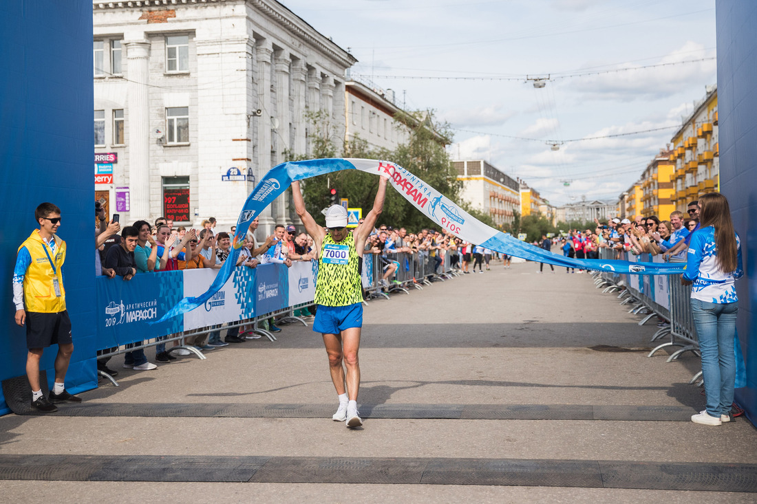 Алексей Никоноров преодолел классическую марафонскую дистанцию за 2 часа 39 минут 6 секунд