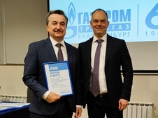 Руководитель ИТЦ Сергей Куимов (слева) больше 15 лет стоит у руля своего филиала