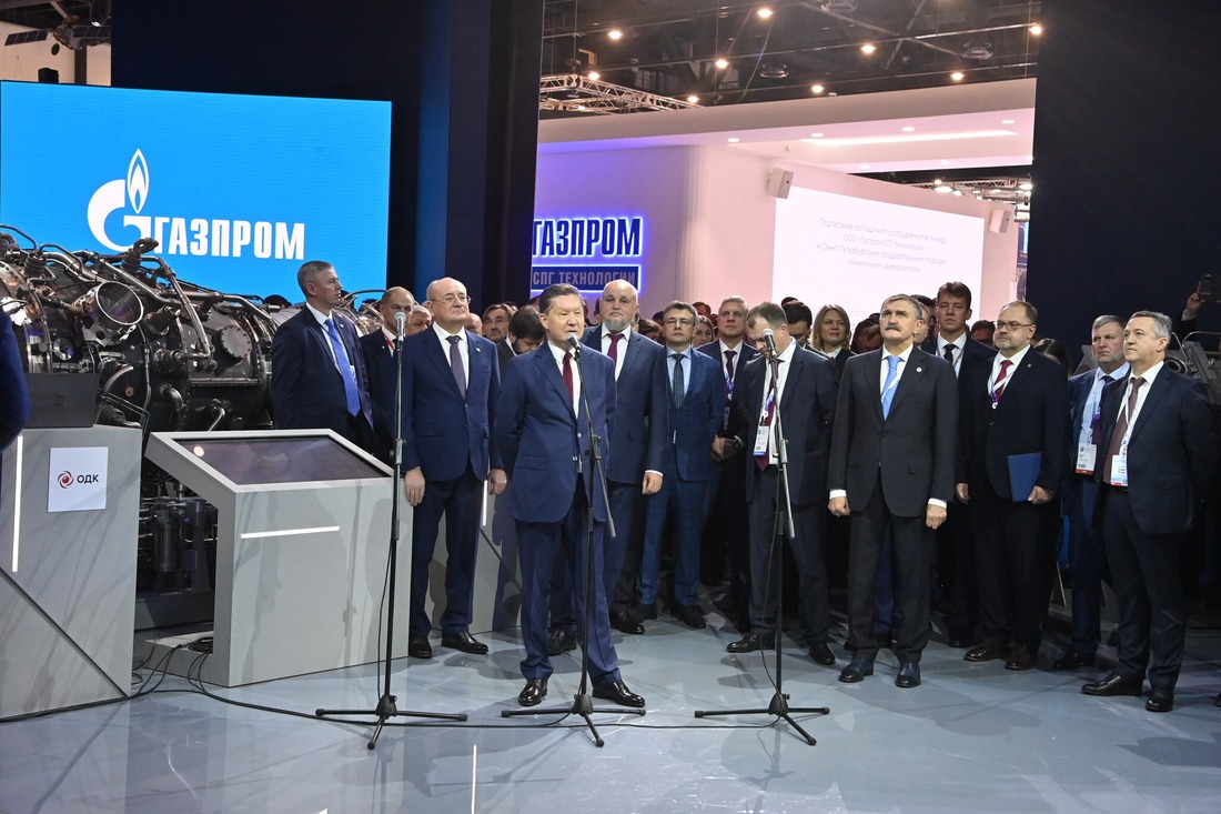 В мероприятии приняли участие Председатель Правления ПАО «Газпром» Алексей Миллер, Министр энергетики РФ Сергей Цивилев и руководитель Федерального агентства по техническому регулированию и метрологии Антон Шалаев