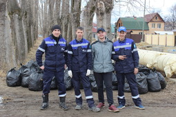 Работники Невьянского ЛПУМГ привели в порядок улицу Матвеева в г. Невьянске